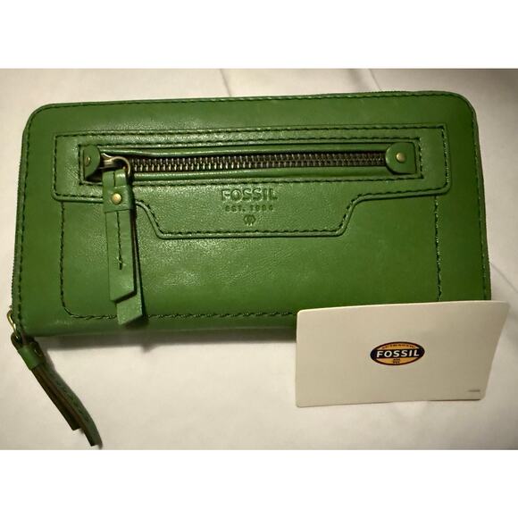 Fossil Large Green Wallet NWOT New - Picture 1 of 5